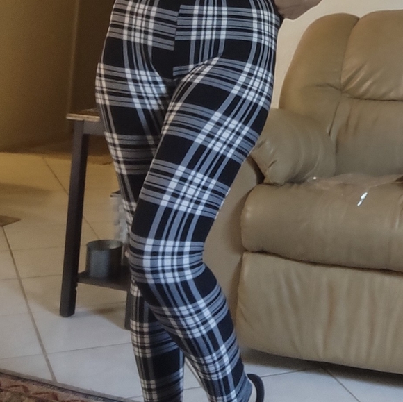 New Plaid Leggings 13-14 however tag says Large Soft, Stylish compress to - Picture 2 of 14